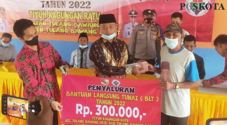 Kepala Tiyuh Kagungan Ratu Salurkan BLT kepada 114 KPM TAHUN 2022