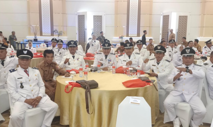 KEPALO TIYUH KAGUNGAN RATU MEMPEROLEH PENGHARGAAN ANUBHAWA SASANA DESA/ KELURAHAN SADAR HUKUM TAHUN 2024 