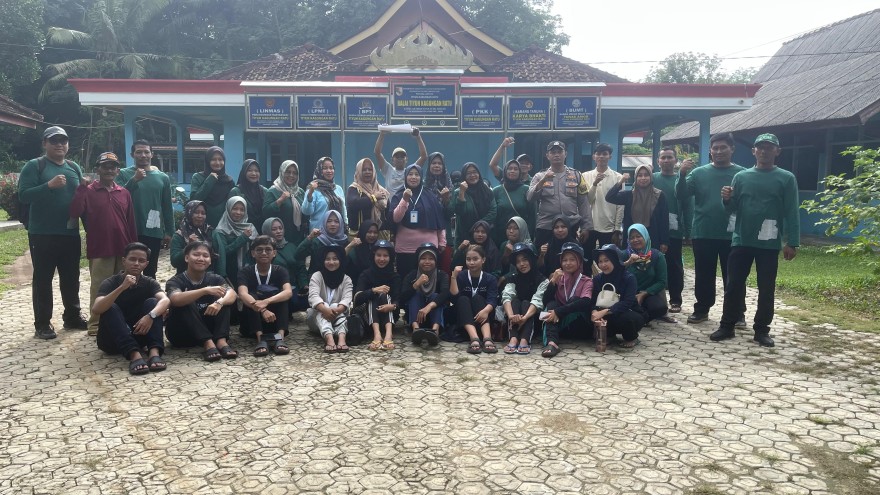 GIAT KERJA BAKTI MEMBERSIHKAN LINGKUNGAN DAN PENYULUHAN  PENCEGAHAN PENYAKIT DBD DI TIYUH KAGUNGAN RATU
